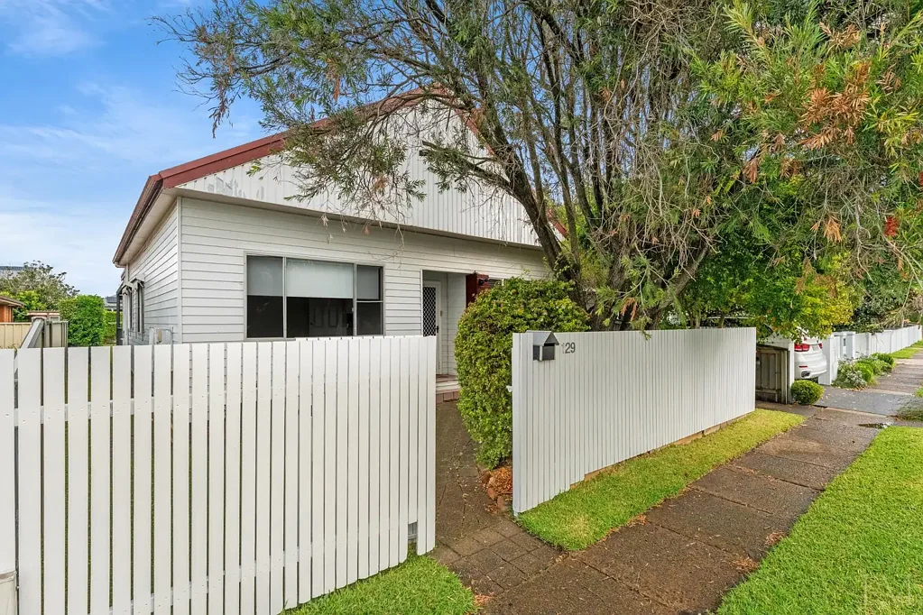 New Lambton 3房  Charming Cottage with Room to Extend