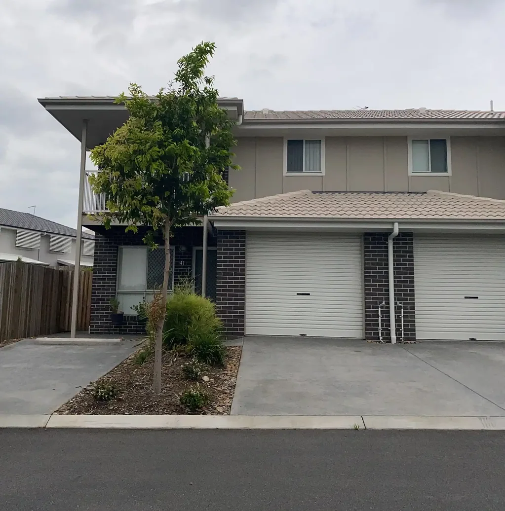 NEAR NEW TOWNHOUSE