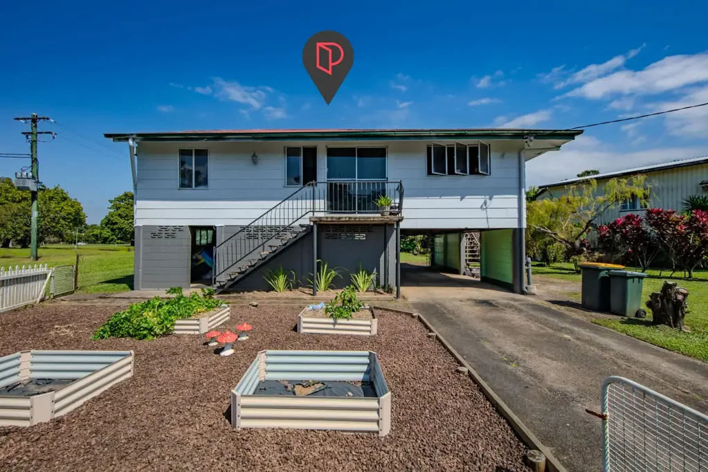 Innisfail 3બેડરૂમ White Picket Dreams on a Big Backyard Block!