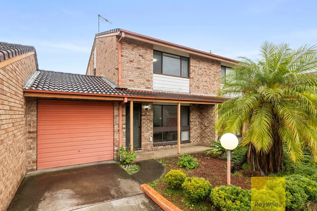 BEAUTIFUL 2 BEDROOM TOWNHOUSE