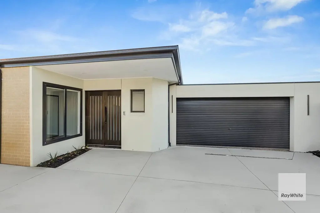 2/57 Manchester Drive, Sydenham, VIC 3037