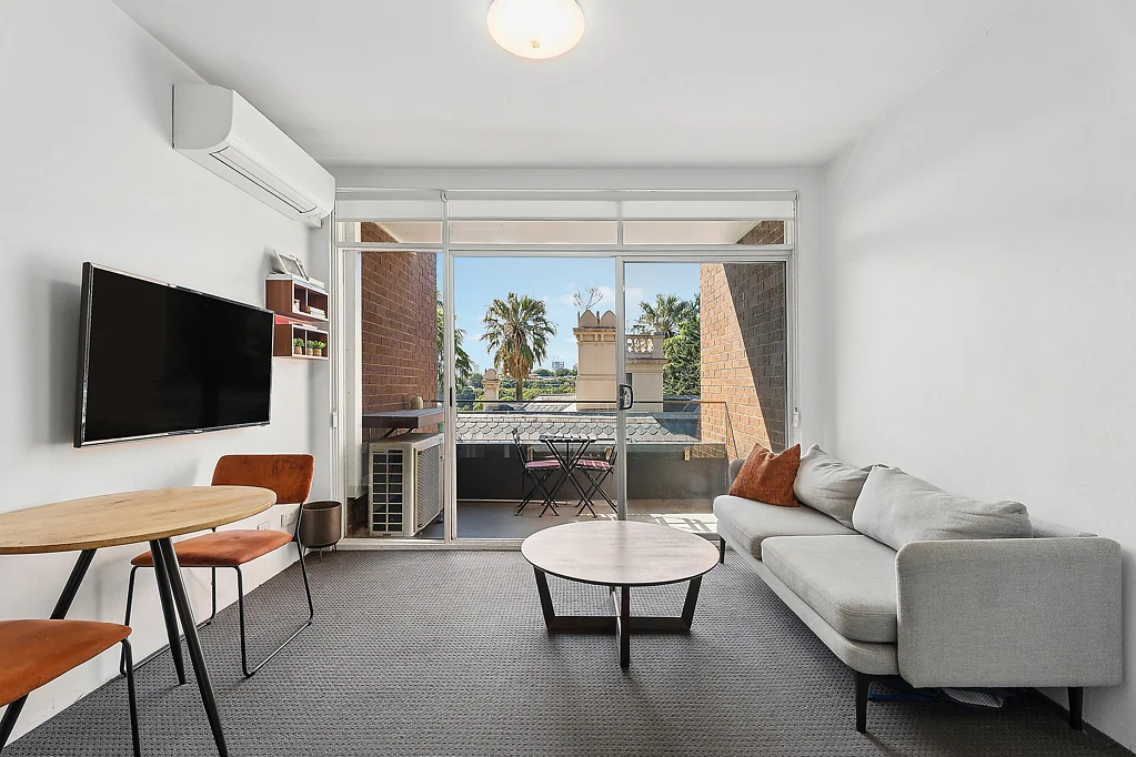 Annandale 1 Bedroom Stylish pad with city views in excellent location
