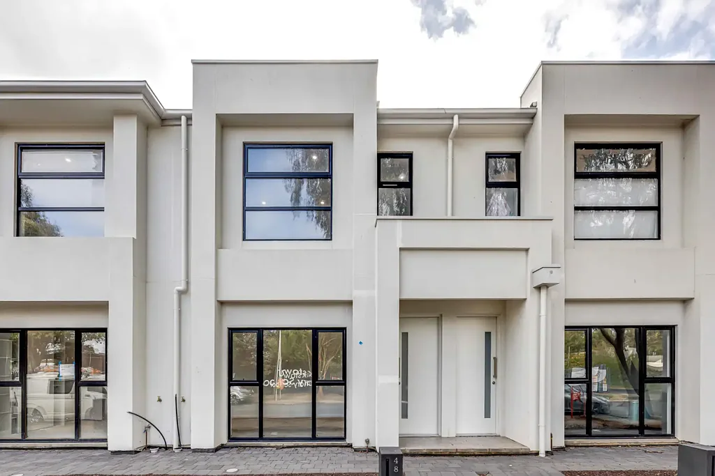 Modern 4-Bedroom Townhouse for Lease – Stylish, Spacious & Convenient