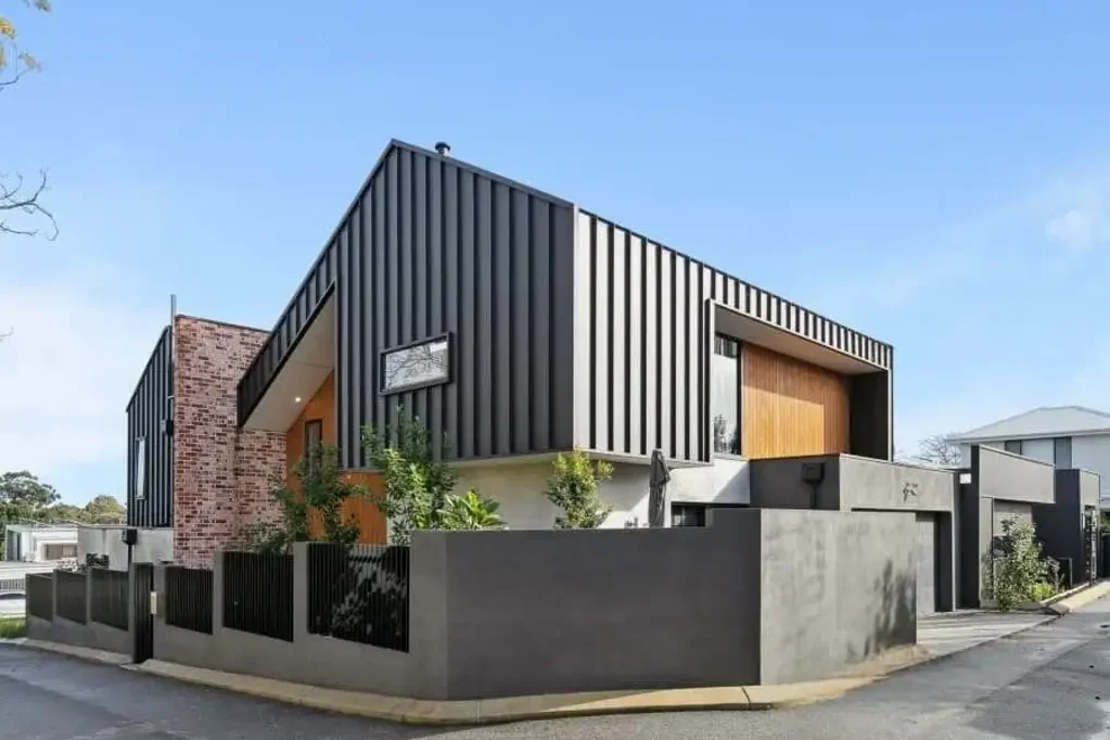 Kew 4房 建筑师设计双层  五间宽敞卧室 厨师厨房高级电器 开放式起居区 美国橡木地板 双层玻璃窗 宽敞户外娱乐区 精英学校环绕 Yarra河区近便 Timeless Elegance Meets Contemporary Luxury in a Prestigious Kew Pocket