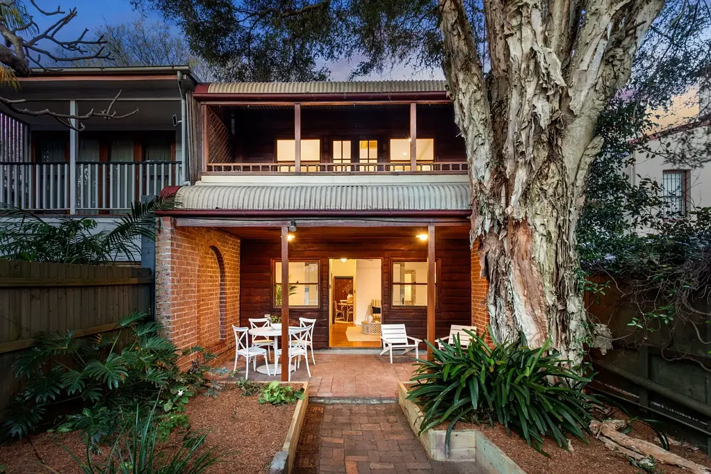Erskineville 3ਬੈੱਡਰੂਮ Warm, welcoming and full of promise