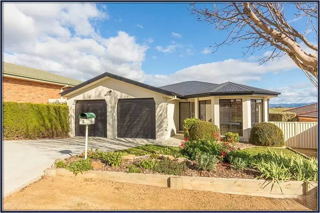 Spacious 3-Bedroom Family Home with Double Garage