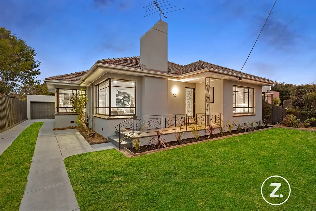 Bentleigh East 3Zimmer Stylish & Spacious 3-Bedroom Renovated Home in Prime Location