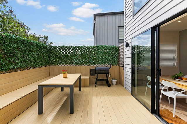 261B Glenfield Road, Hillcrest, North Shore City