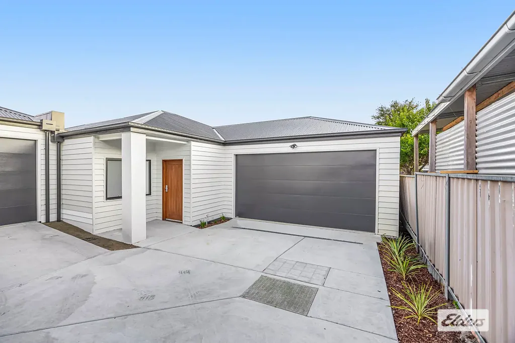 Ararat 3 Bedroom Modern Living Redefined - Spacious 3-Bedroom Unit with Study Nook