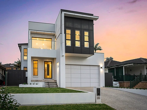 Jannali 5 Bedroom Family Oasis with Granny Flat