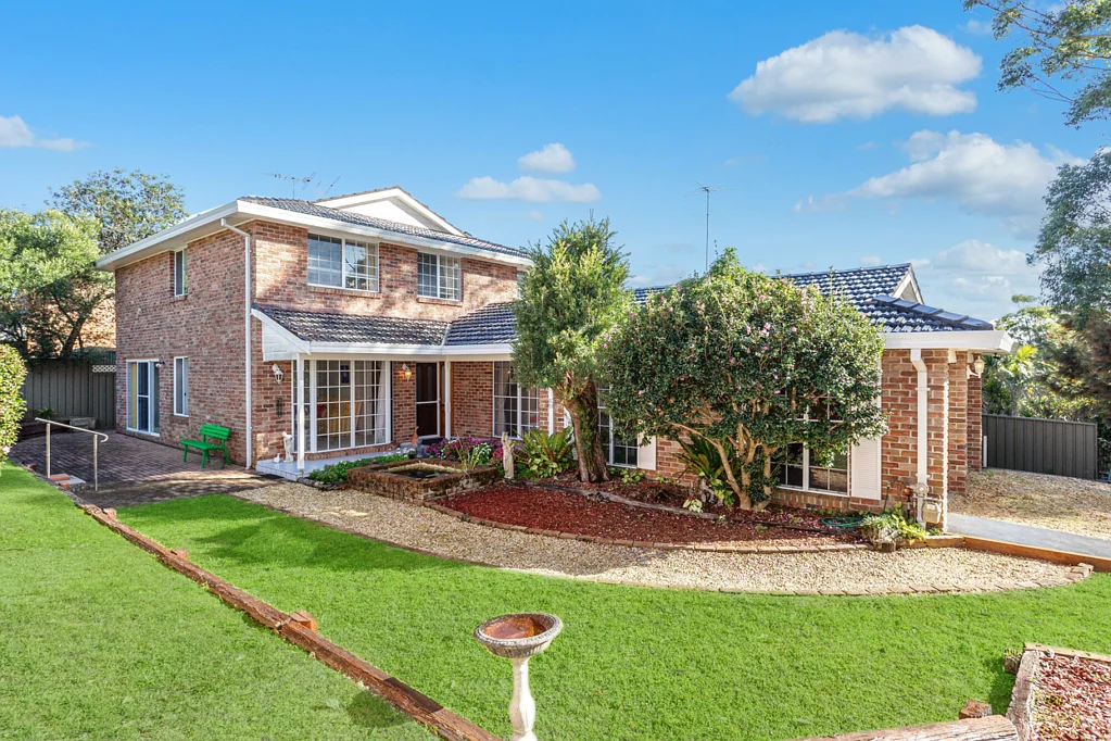Mount Kuring-Gai 4房 阳光满溢花园宅邸 优越地段 私密主人套房 高端生活配备 Peaceful family home close to transport, shops and schools