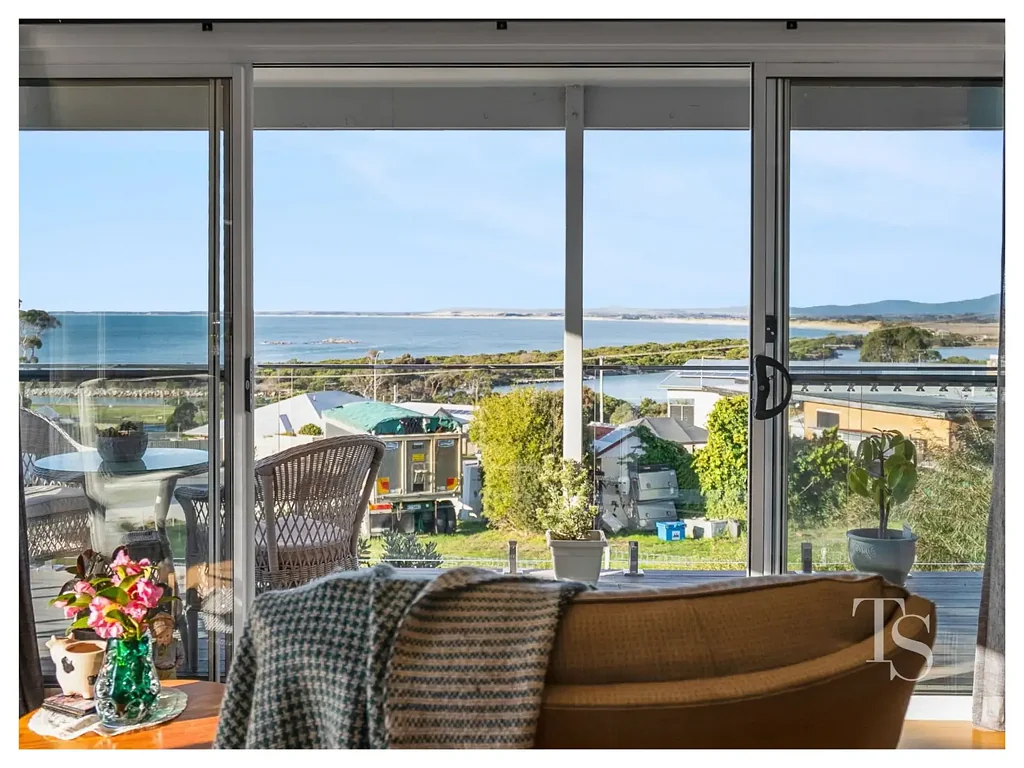 Bridport 3Zimmer THIS SPACE: Modern coastal living!