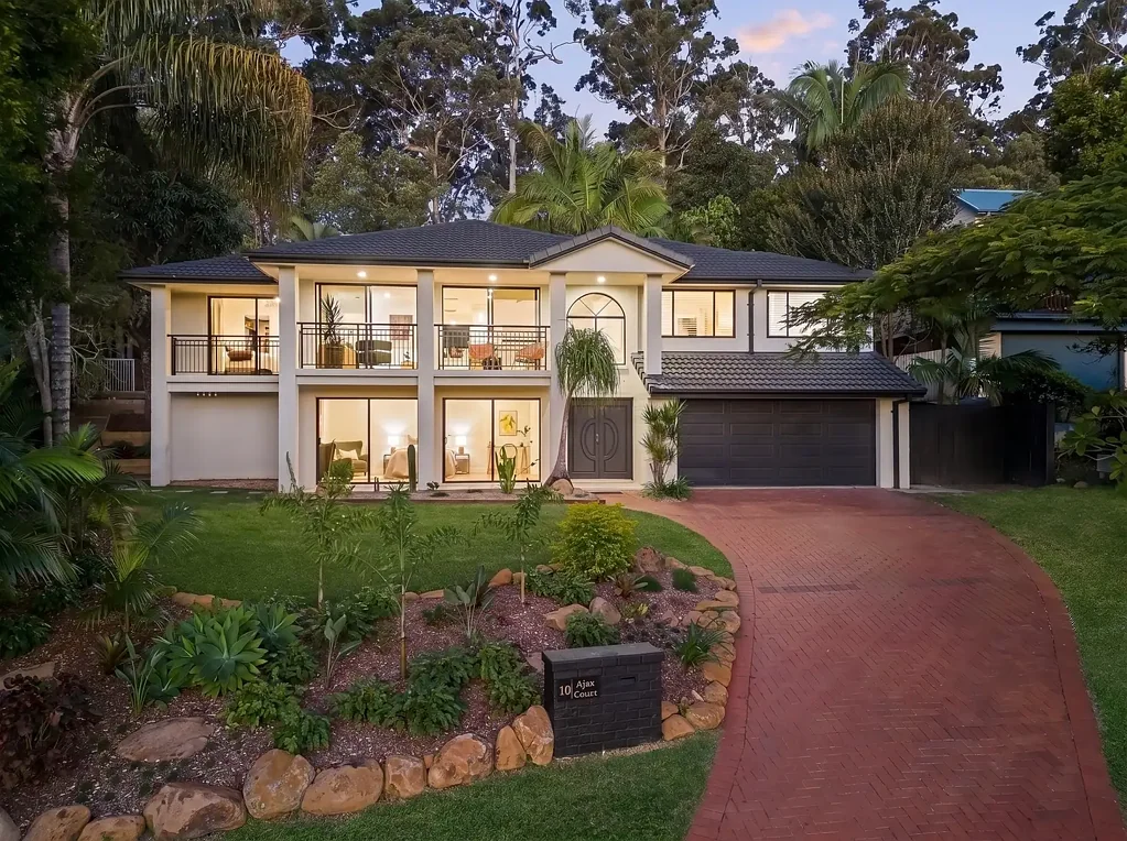 Currumbin Waters 4房  Your Opportunity to Secure a Turn-Key Family Retreat!