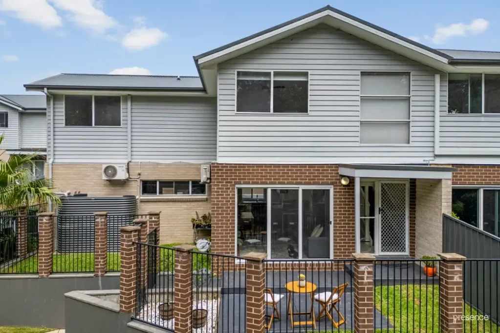 MODERN THREE-BEDROOM TOWNHOUSE WITH BUSH OUTLOOK