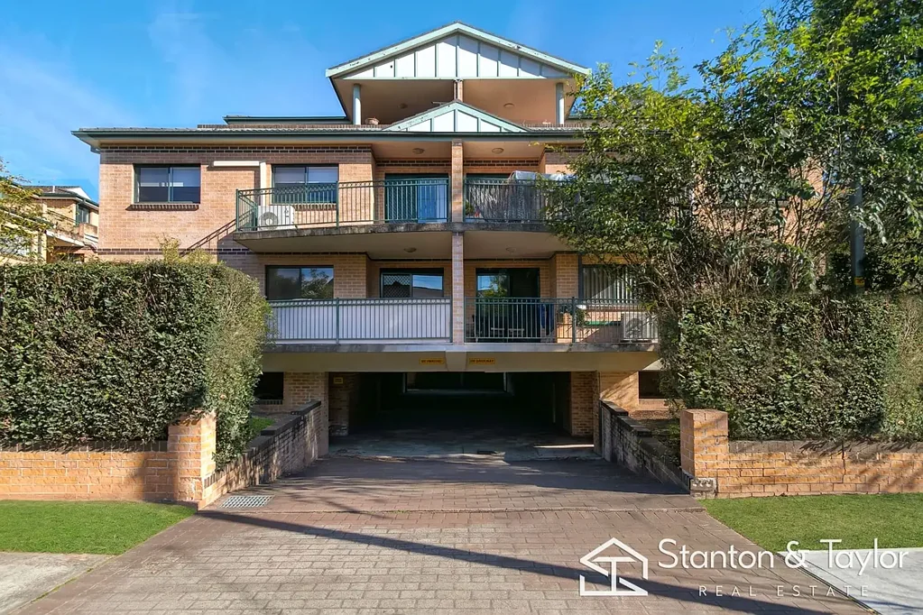Penrith 3房  LARGE RENOVATED UNIT IN SUPERB LOCATION + DOUBLE GARAGE