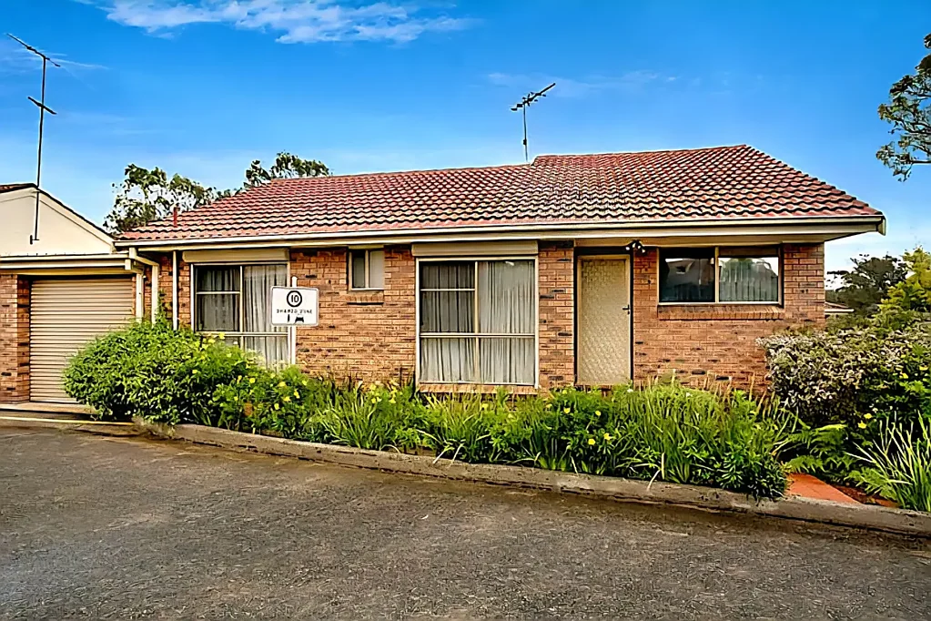 Glenfield 3 Bedroom Renovated 3 Bedroom Villa in Glenfield. Must be Inspected!!!