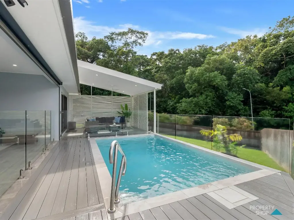 Trinity Beach 4Zimmer Tropical Living with Resort-Style Extras in Prestigious Elysian Estate