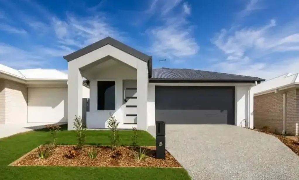 Near-New Family Home in the Heart of Flagstone
