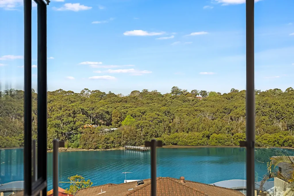 Kyle Bay 5침실 Breathtaking Water Views | Substantial Family Home on 739sqm
