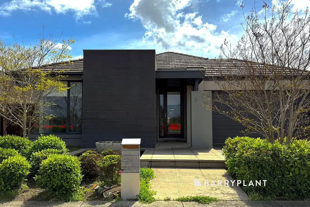 15 Winchcombe Way, Cranbourne North, VIC 3977