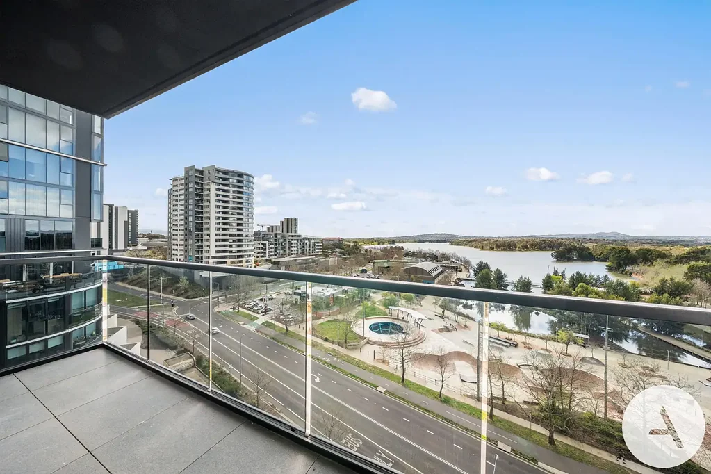 Belconnen 2Kwarto Northerly-Facing Waterfront Living & Unrivaled Convenience