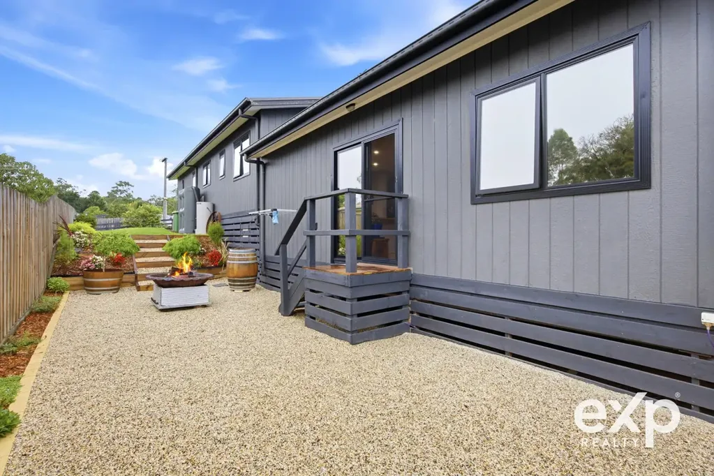 24 Sally Court, Woori Yallock, VIC 3139
