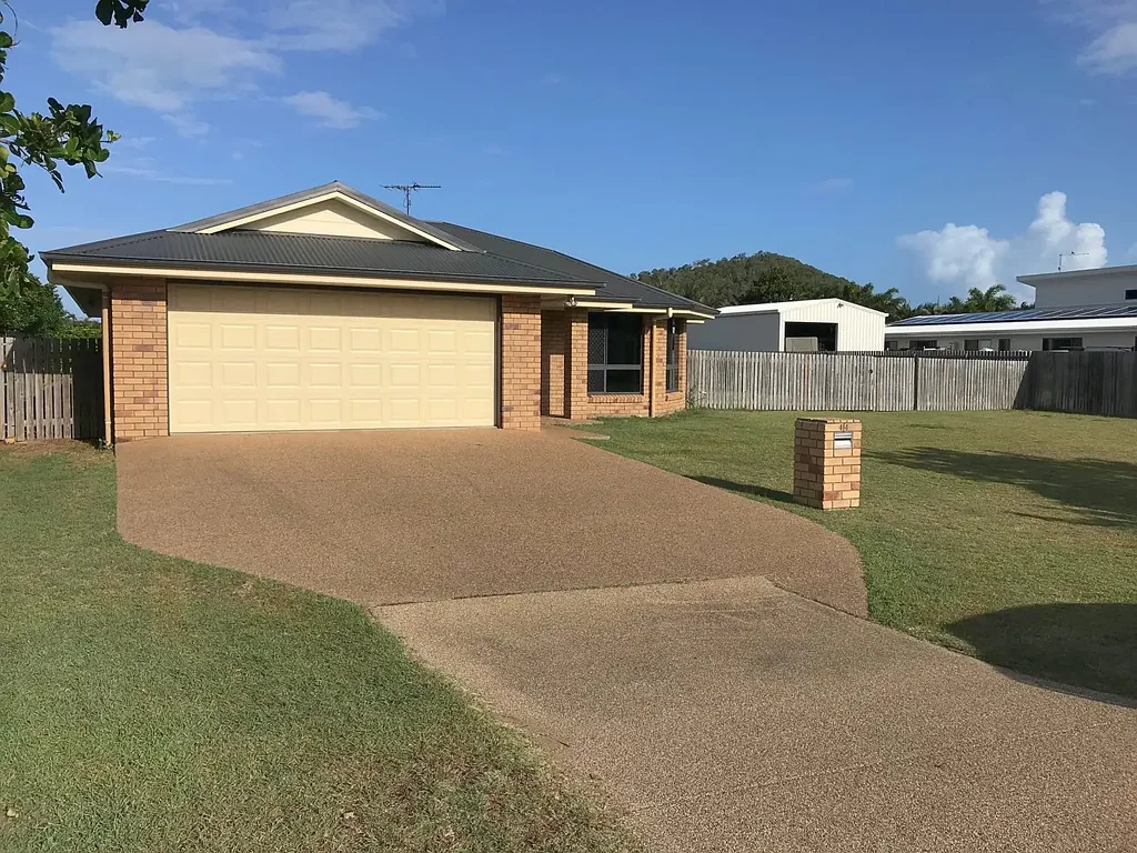 Family Home in Mulambin Waters