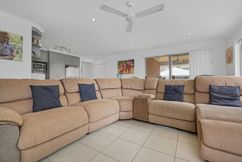 4 HARMONY DR, CLINTON QLD 4680, 0 habitaciones, 0 baños, House