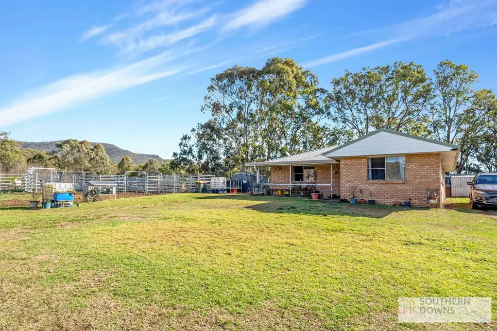 Maryvale 3कमरा TRANQUIL COUNTRY LIVING – 3-BEDROOM BRICK HOME ON 2.83HA WITH MOUNTAIN VIEWS | MARYVALE, QLD