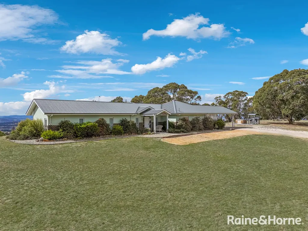 Mount Rankin "BINDARI" - AN 87 ACRE HILLTOP HAVEN