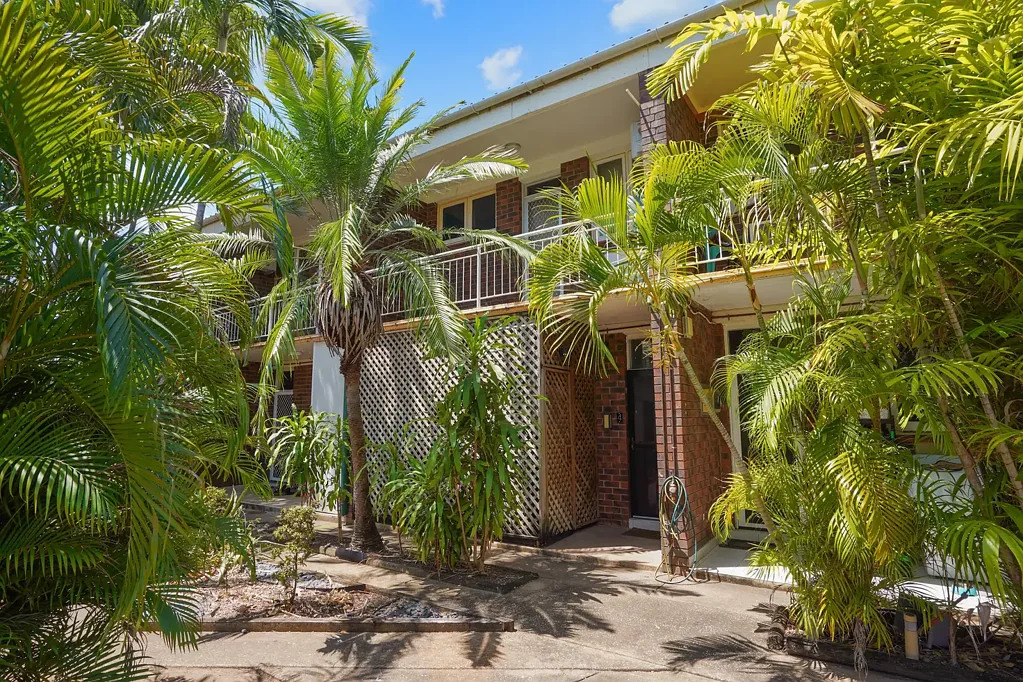 Modern Townhouse.  Private Courtyard. Minutes to the City