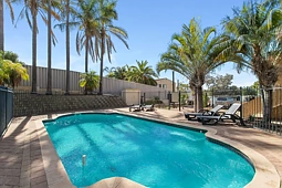 10/11 Wilton Place, Scarborough