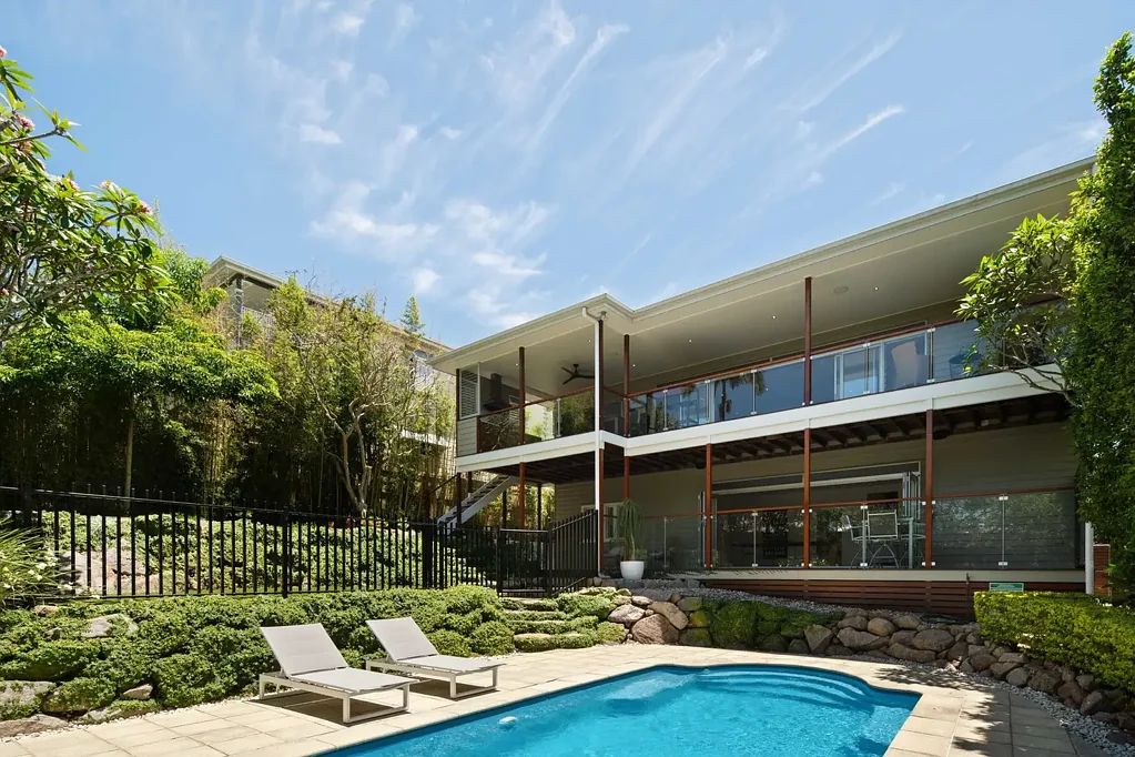 Bardon 5Kwarto Elevated Family Living in Lush Surrounds