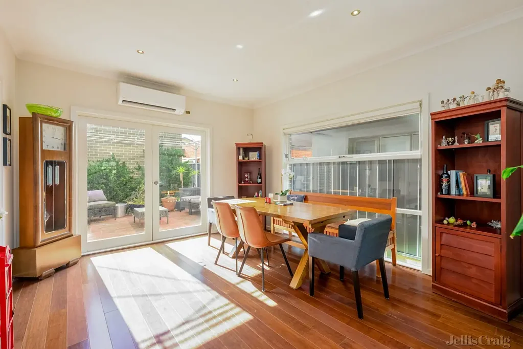 Fabulous Modern Living!