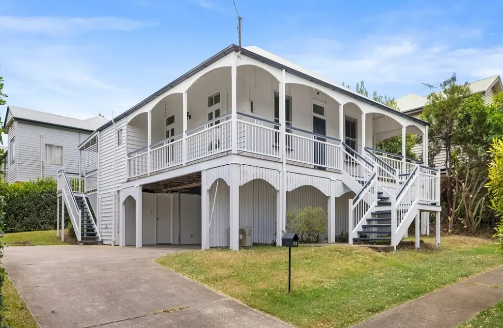 CHARMING HOME IN AN IDEAL WOOLLOONGABBA LOCATION