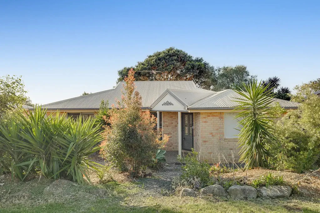 SPACIOUS SIX BEDROOM HOME IN DARLING HEIGHTS