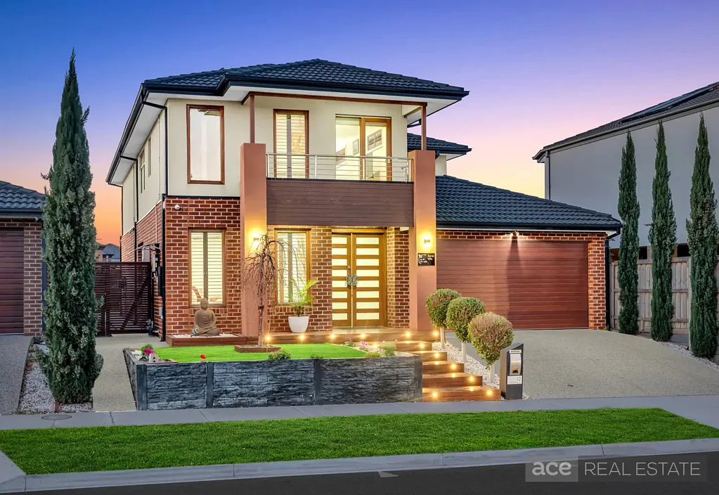 Tarneit 5 Bedroom 12 Hodgson Avenue - Park & Creek-Facing Custom Luxury for the Modern Family
