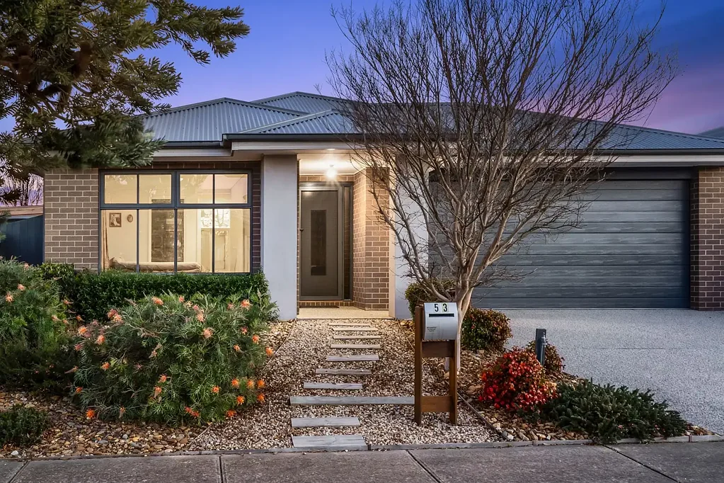 Curlewis 4房  Fully Established Family Entertainer