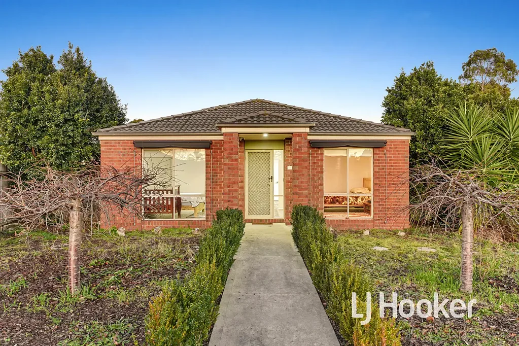 Cranbourne 4chambre CORNER BLOCK FAMILY ENTERTAINER WITH MODERN UPGRADES ON 590SQM (APPROX.)