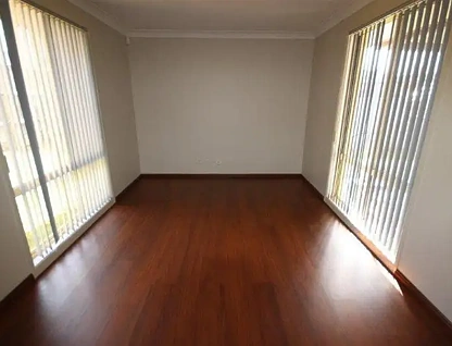 5 Nowra Close, Prestons, NSW 2170, 3 ਕਮਰੇ, 2 ਬਾਥਰੂਮ, House