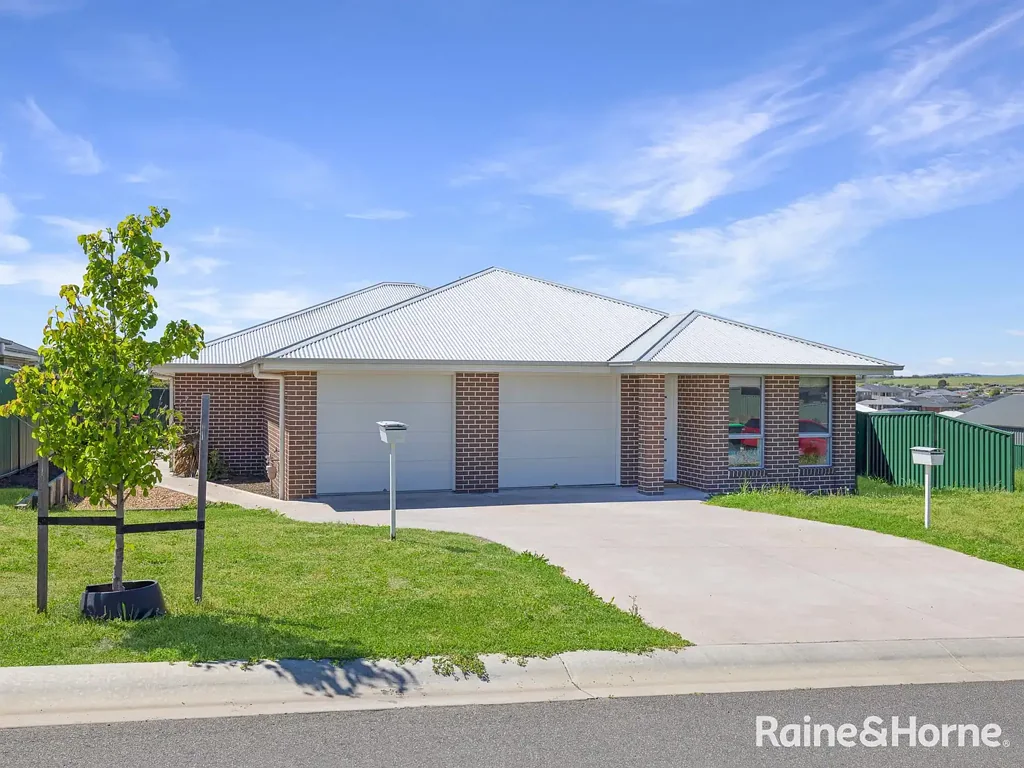 4 Bedroom home in New Estate Kelso - Available Now!!!!