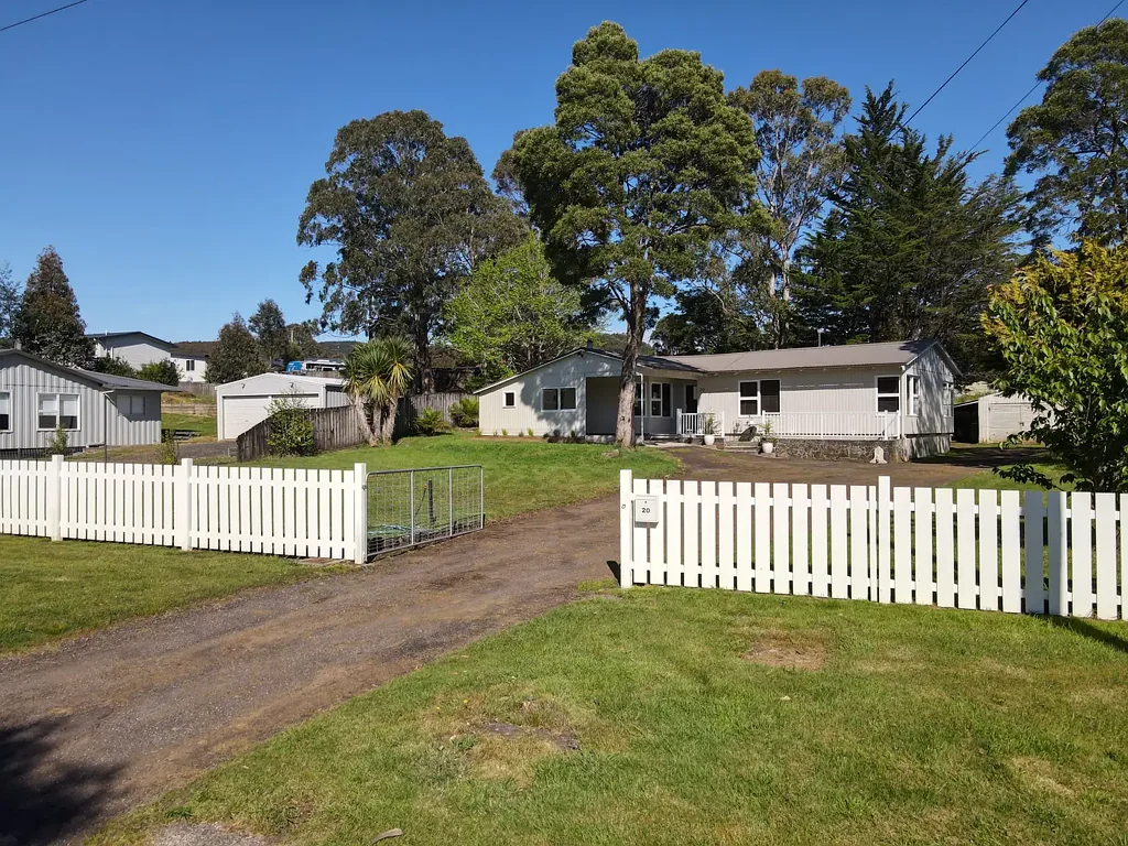 Zeehan 3 Bedroom A Warm Welcome Beyond the White Picket Fence!