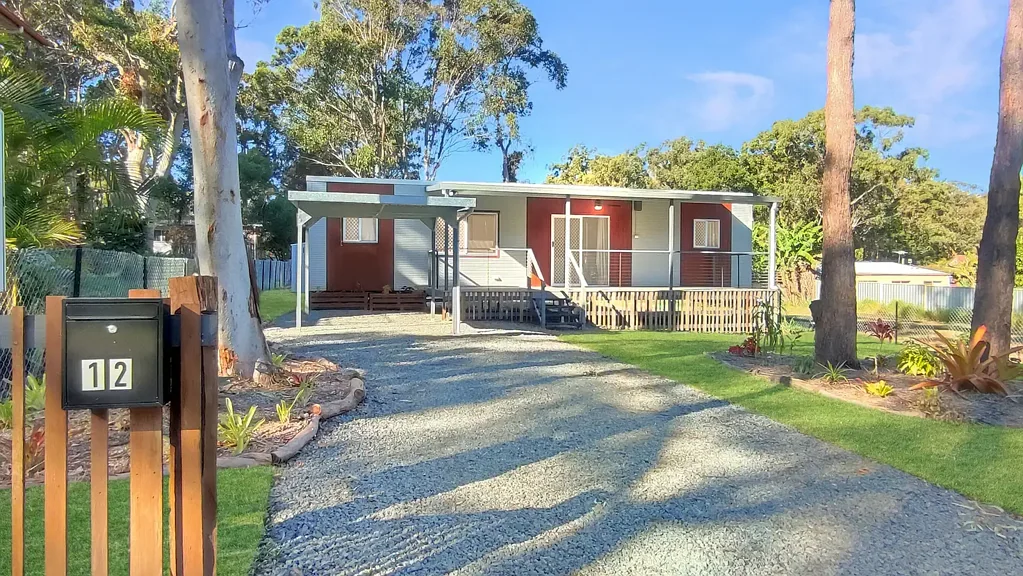 Macleay Island 2房 全新钢架设计 两卧带空调 USB-C插座 宽敞前甲板 594m2全封闭地 便捷近海滩 Stylish, Low-Maintenance Living  - Move-In Ready!