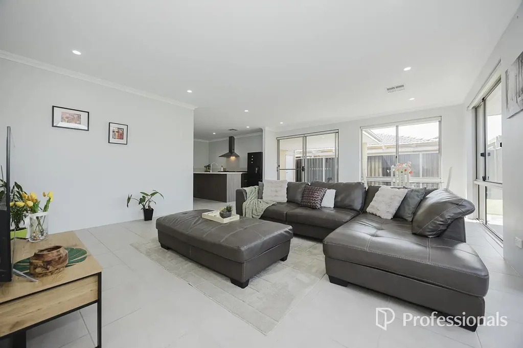 Marangaroo 3 Bedroom West Marangaroo - 2023 BUILT - MODERN & LOW-MAINTENANCE