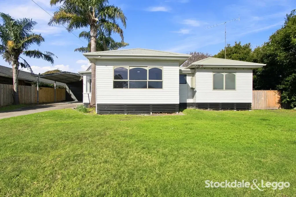 Spacious Family Home with Outstanding Parking & Outdoor Space