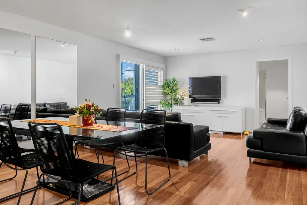 West Perth 2침실 Modern 2x2 Apartment with Lifestyle Convenience