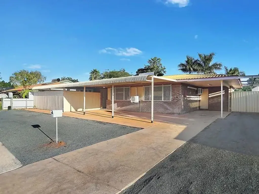 Central and tidy 3x2 home with powered shed & heaps of parking!