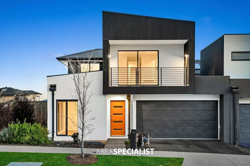Clyde North 4 Bedroom A Standout Family Home in the Heart of Clyde North !
