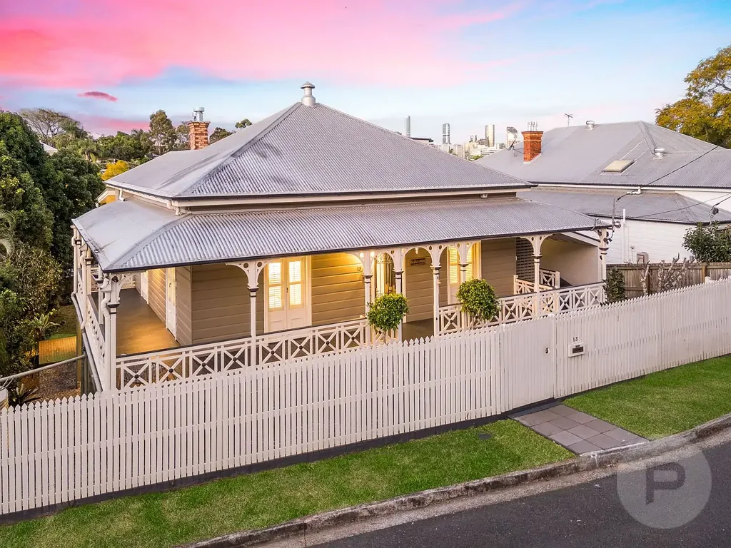 Auchenflower 5 Bedroom Discover a Family Sized Queenslander, Glendowen, on 847m2