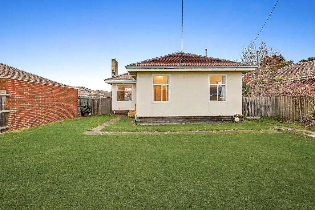 Dandenong 3ਬੈੱਡਰੂਮ The Brief: 30 & 32 James St, Dandenong